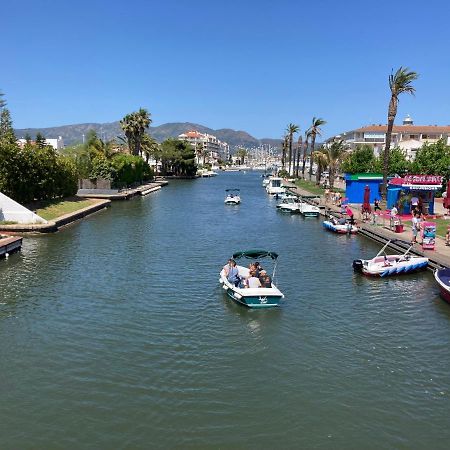 Charmante Maison Coeur De Ville 650M Plage Empuriabrava Exteriör bild
