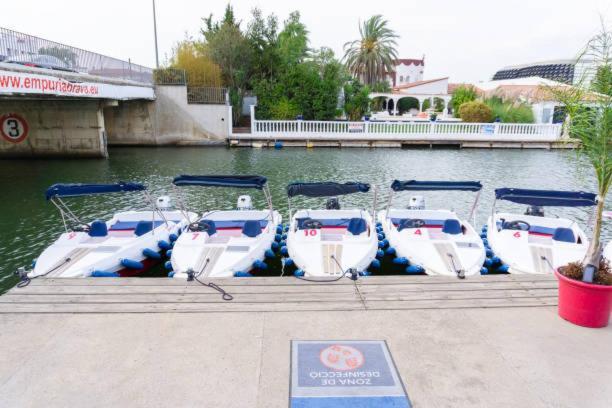 Charmante Maison Coeur De Ville 650M Plage Empuriabrava Exteriör bild