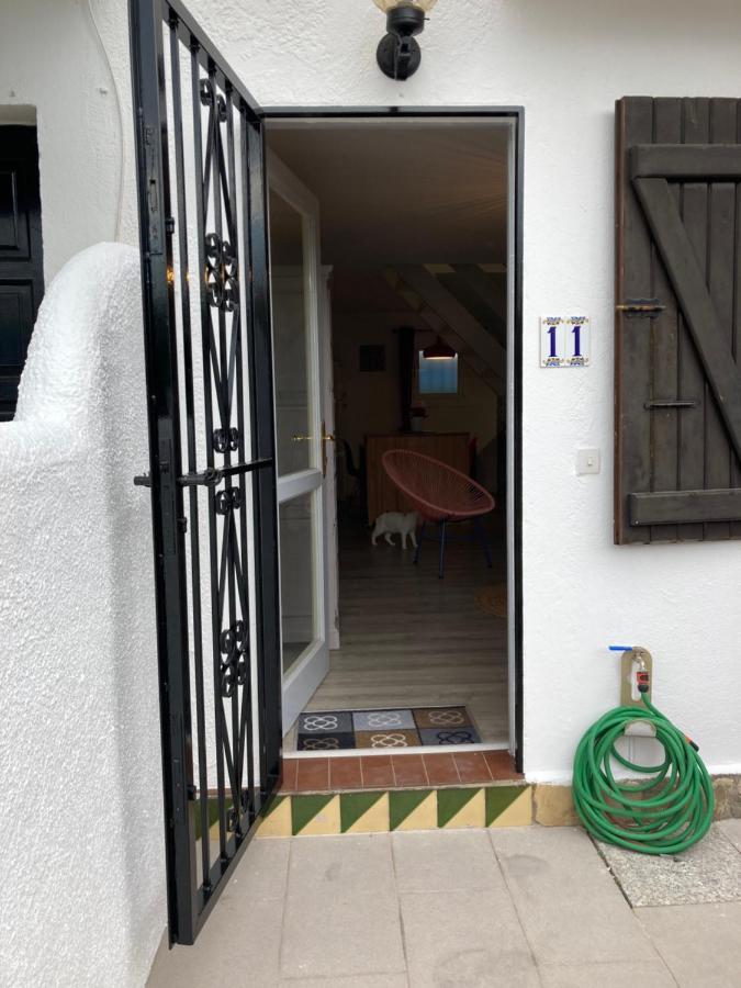 Charmante Maison Coeur De Ville 650M Plage Empuriabrava Exteriör bild