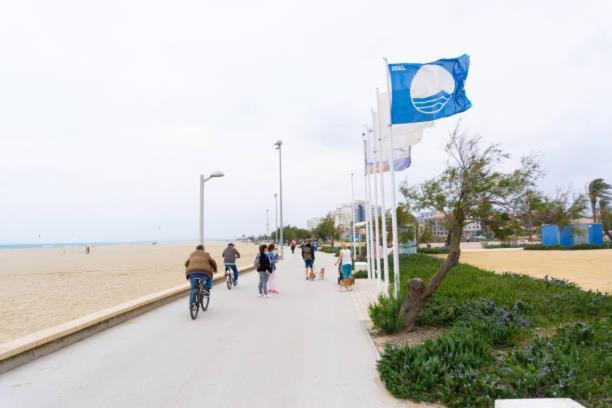 Charmante Maison Coeur De Ville 650M Plage Empuriabrava Exteriör bild